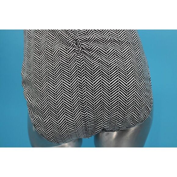 AQUA COUTURE BLACK WHITE WITH HOT PINK ONE PIECE SIZE LARGE SWIMSUIT WOMENS - Picture 7 of 10